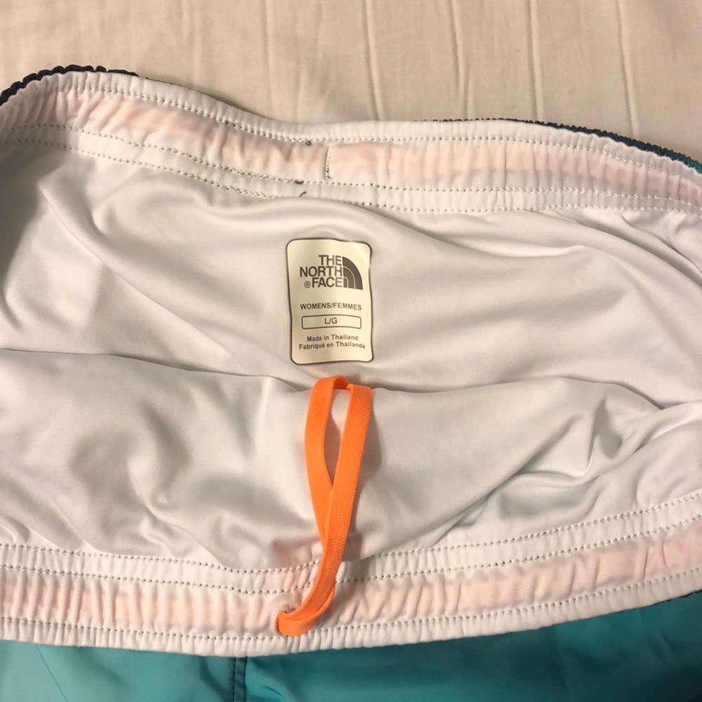 North Face shorts - Picture 3 of 3